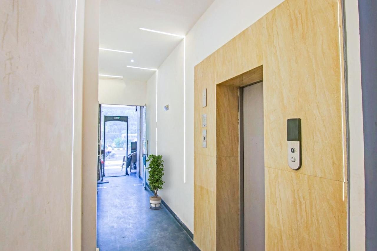 Hotel 19 West ニューデリー エクステリア 写真